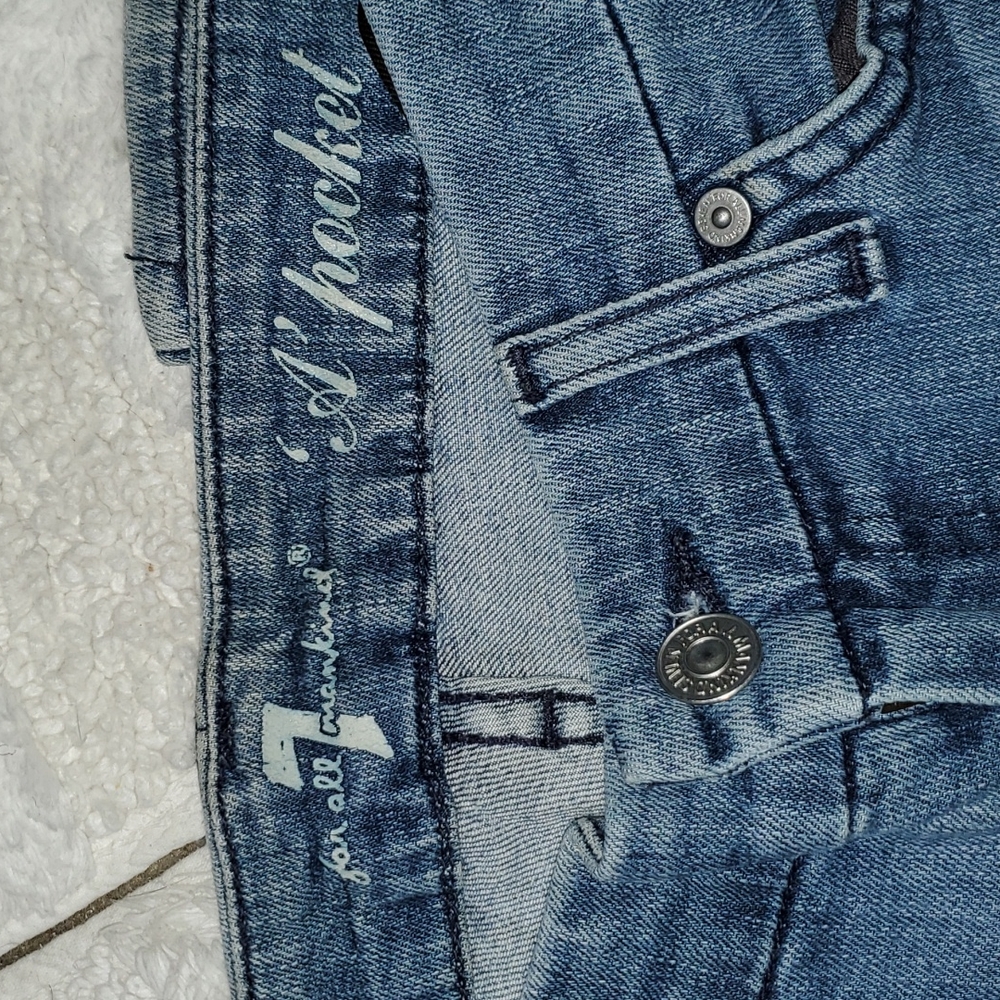 Jeans 🥳 - Picture 3 of 9
